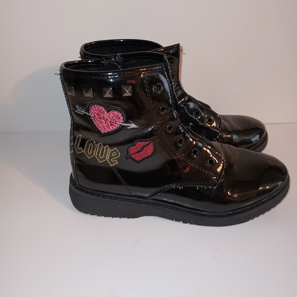 Boots - Picture 8 of 9